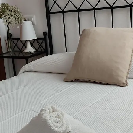 - M A N U E L A Apartment Bolonia